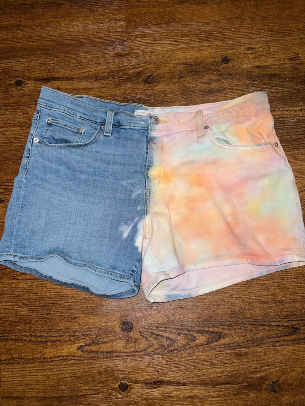 Levi's Denim Two Tone Multicolor Split Tie Dye Jean Shorts Size 33 - Picture 1 of 7